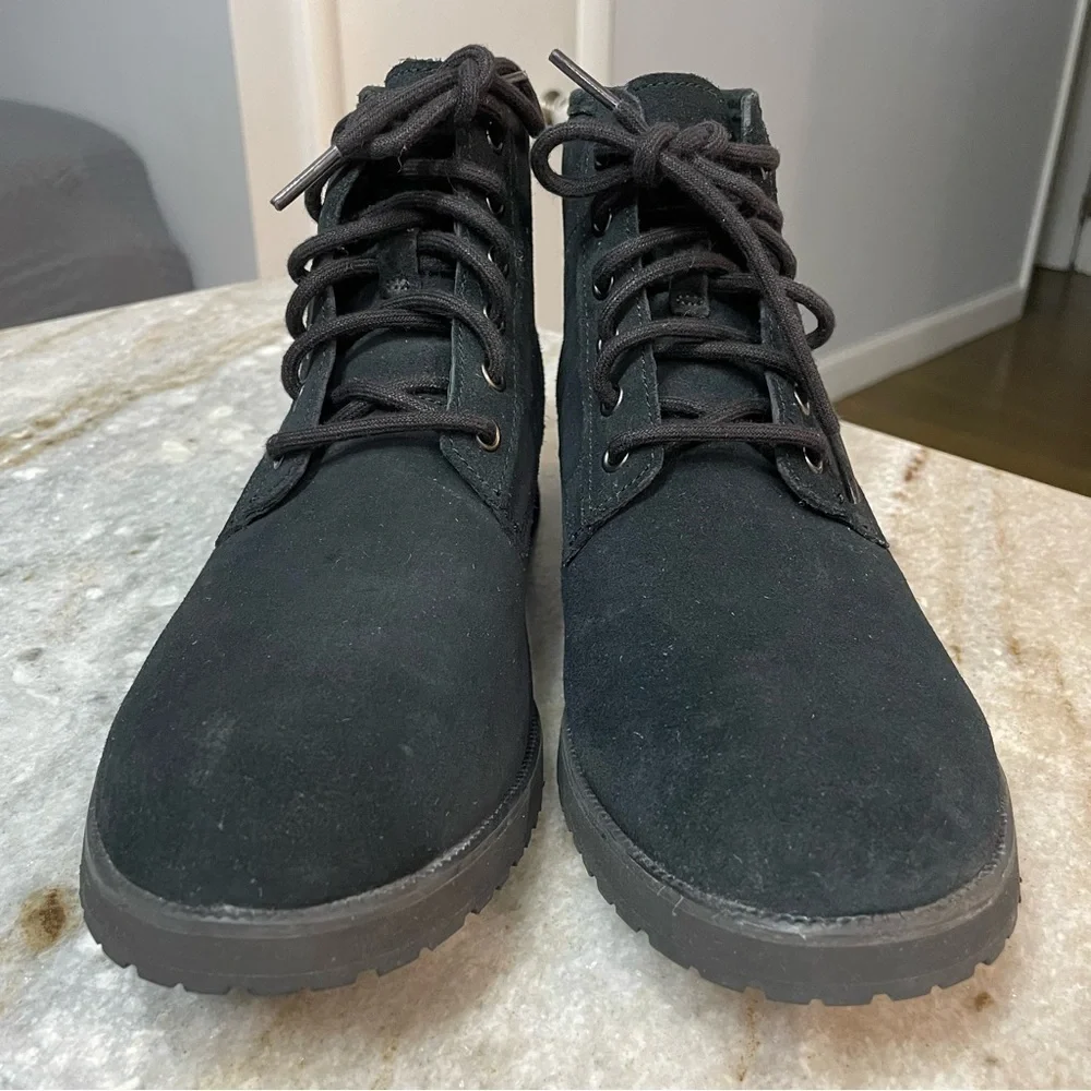 UGG Moreau Black Suede Lace Up Chukka Boots Shearling Lining Men’s 9.5